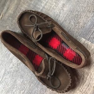 Minnetonka moccasins brown leather size 3 like new